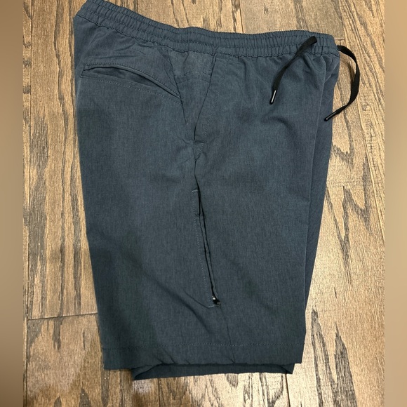 Kenneth Cole Shorts - Picture 1 of 8